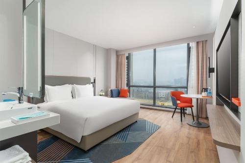 Holiday Inn Express Xiamen Jimei New Town, an IHG Hotel