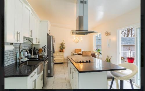 Konyha, A home away from home in East Windsor