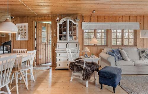 Awesome Home In Askø With Wifi in Askø