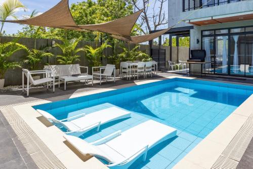 ISLA VILLA 2 Luxury Pool Villa near beach with karaoke video games barbecue