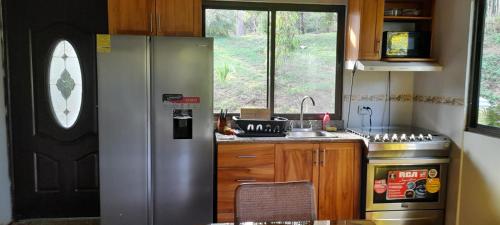 Tu casa de campo, Menus de la Montaña, te espera (Tu casa de campo, Menus de la Montana, te espera) in Cerro Azul