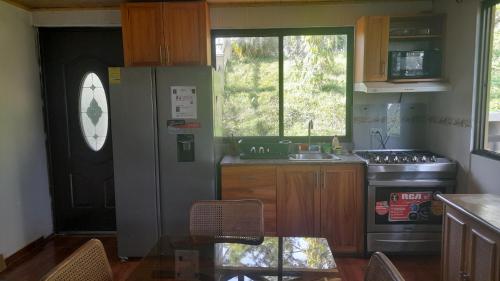 Tu casa de campo, Menus de la Montaña, te espera (Tu casa de campo, Menus de la Montana, te espera) in Cerro Azul