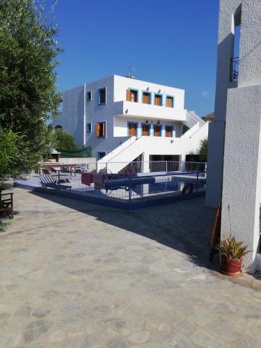 2 bedrooms, 4 beds