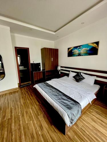 3 queen beds