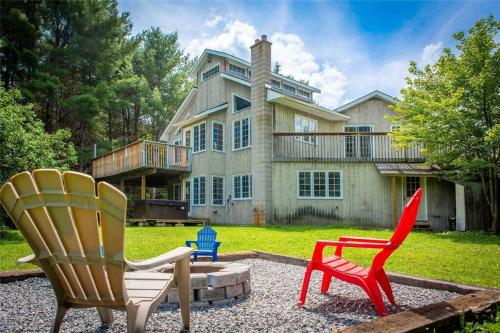 Erkély/terasz, Lovely Muskoka Waterfront Cottage-Hot tub & Sauna! in Bracebridge (ON)