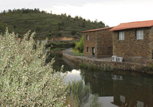  Quinta Da Ferradosa - Casas De Campo in Freixo de Espada à Cinta