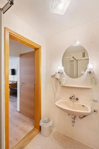 Standard Double Room image 1