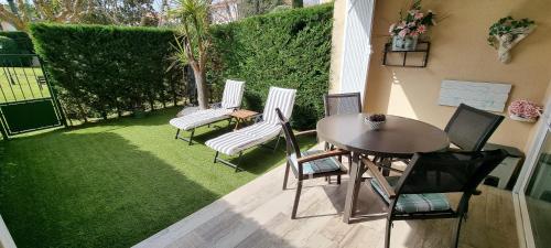 tuin, VIDABRAVA Sagaro garden, Jardin privado, piscina, 150 m playa in S'Agaro