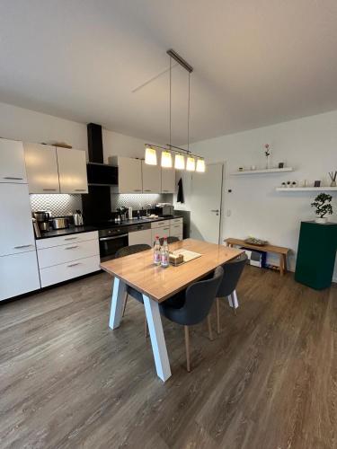 TOP-Ferienwohnung bei Berlin, bis 3 Gäste, Terrasse und Garten (TOP-Ferienwohnung bei Berlin, bis 3 Gaste, Terrasse und Garten) in 貝斯滕塞