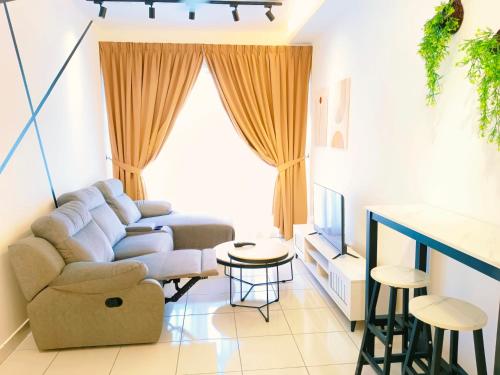 Kulai Apartment 3BR-5BR near IOI, Aeon and Senai Airport near Putra Sports Complex
