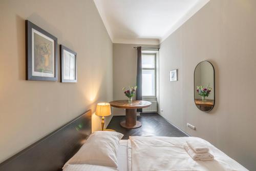 Masna 19 Old Town Apartment - image 3