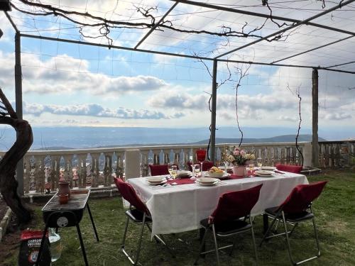 Létesítmények, Garden Villa Guni in Kruje