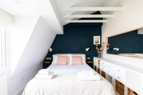 Premium Central House w Parking - Walk Everywhere, Bath (photo 4)