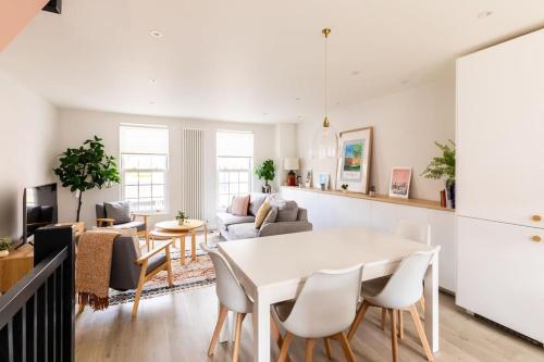 Premium Central House w Parking - Walk Everywhere, Bath (photo 10)