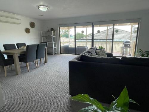 Yass Valley Stays - Convenient & Comfortable in ยาสส์