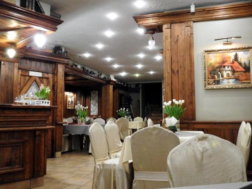 Étterem, Noclegi I Restauracja Zodiak in Skidzin