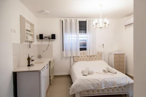 Hadas Spa Apartment Yavne'el by Sea N' Rent