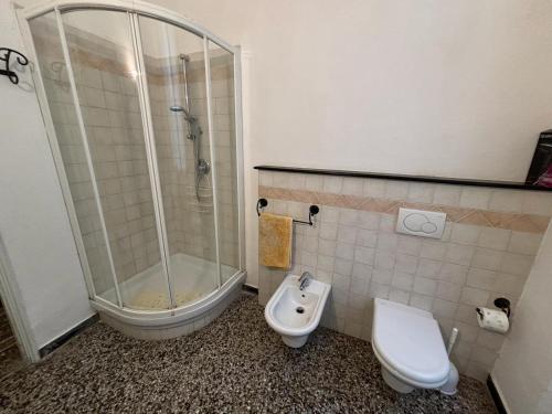 One-Bedroom Apartment image 8