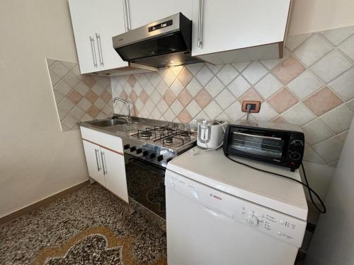 One-Bedroom Apartment image 6