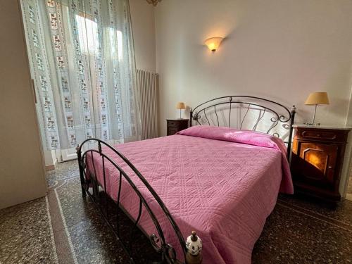 One-Bedroom Apartment image 5