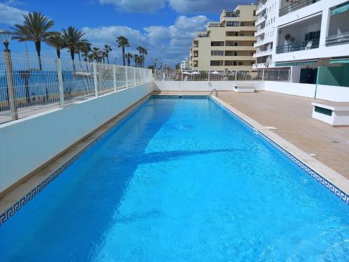 Beachfront flat with pool, Quarteira (foto 2)