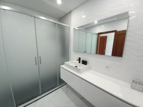 Beachfront flat with pool, Quarteira (foto 7)