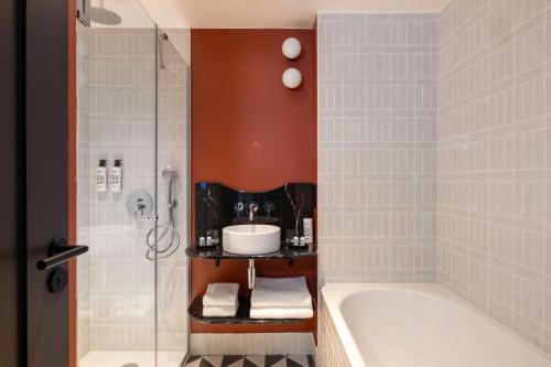 room detail thumbnail 2