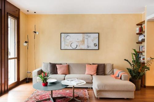 Elegant and Roomy Central Apartment