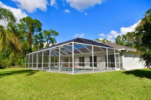 Kilátás, Luxury contemporary hidden gem in Lehigh Acres (Florida)