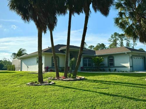 A szálláshely kívülről, Luxury contemporary hidden gem in Lehigh Acres (Florida)