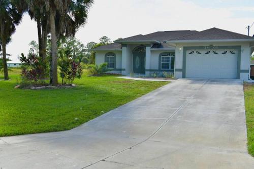 A szálláshely kívülről, Luxury contemporary hidden gem in Lehigh Acres (Florida)