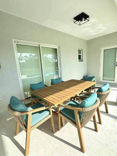 Erkély/terasz, Luxury contemporary hidden gem in Lehigh Acres (Florida)