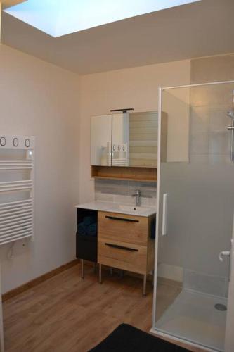 Fürdőszoba, Aux abords de la forêt (Aux abords de la foret) in Fougeré (Loire mente)