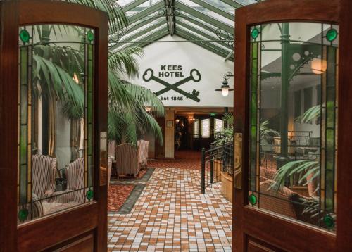 . Kee's Hotel