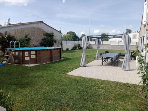 Maison à la campagne avec piscine 12 pers