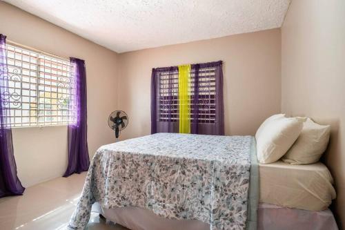 Fully AC 2BR, 5 mins from Ian Fleming Int Airport in Boscobel