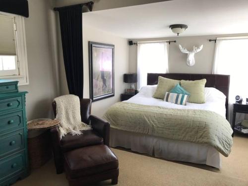 Beautiful Luxury Suite A of Shorewood Home in Shorewood, USA