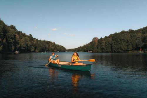 Private Hot tub Sauna 5min walk Lake Northern Escape