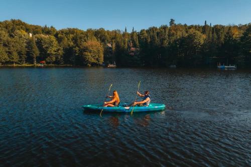 Private Hot tub Sauna 5min walk Lake Northern Escape