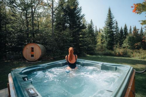 Private Hot tub Sauna 5min walk Lake Northern Escape