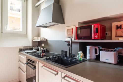 Vatican Stunning 2 BR Apartment - image 3