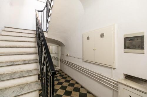 Vatican Stunning 2 BR Apartment - image 6