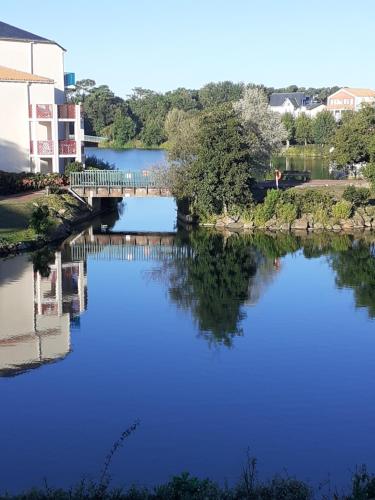 appartement vue sur le lac de bourgenay