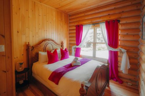 Chalet Bee with Private Hot Tub, Sauna & Pool , Fiddler Lake in 米勒伊斯勒斯(QC)