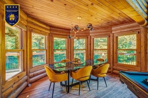 Chalet Bee with Private Hot Tub, Sauna & Pool , Fiddler Lake in 米勒伊斯勒斯(QC)