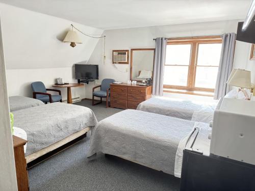 4 twin beds