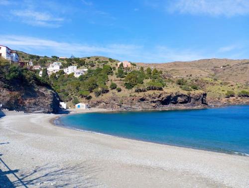 pludmale, Paraíso de la Costa Brava (Paraiso de la Costa Brava) in Portbou