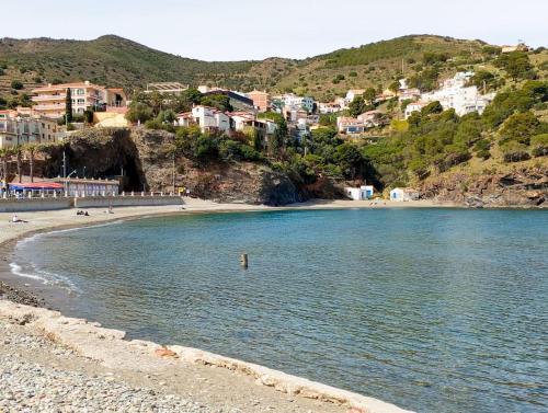 Skats, Paraíso de la Costa Brava (Paraiso de la Costa Brava) in Portbou