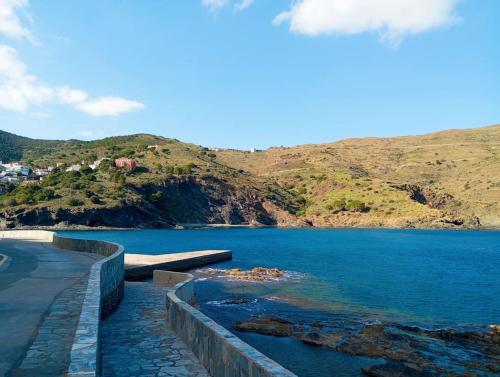 Skats, Paraíso de la Costa Brava (Paraiso de la Costa Brava) in Portbou