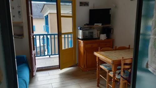 Joli studio avec balcon donnant sur la montagne in Campan